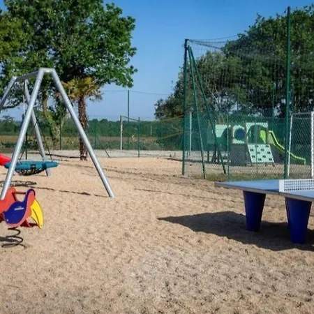 مكان تخييم Mobil 32m² Avec Terrasse Pour 6 Personnes - Api-1-52-304