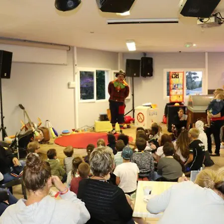 Kemping Mobil 32m² Avec Terrasse Pour 6 Personnes - Api-1-52-304 *