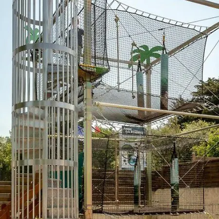 Mobil 32m² Avec Terrasse Pour 6 Personnes - Api-1-52-304 Camping